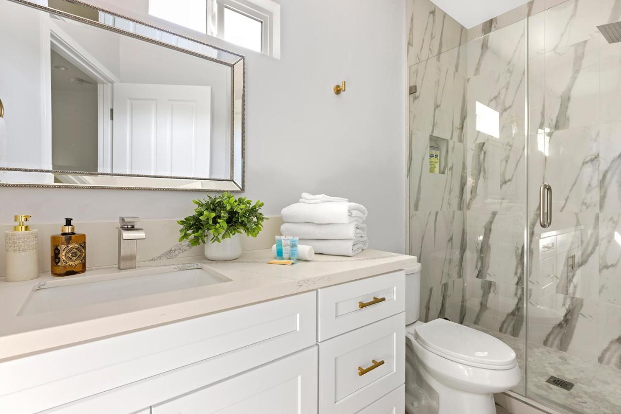 Adorable 3 Bedroom With Jacuzzi & Maison d'hôtes