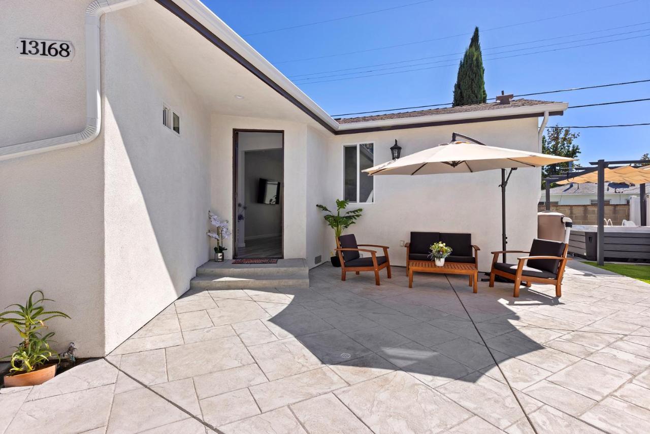 Adorable 3 Bedroom With Jacuzzi & Maison d'hôtes Los Angeles